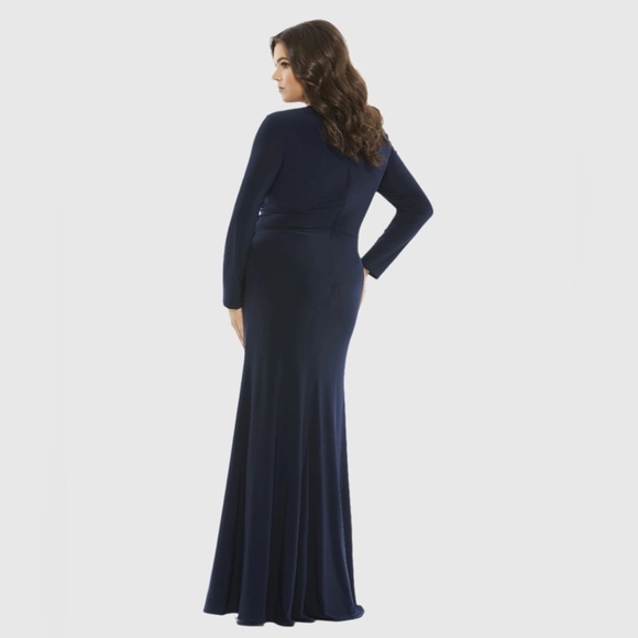 MAC DUGGAL 49504 NWT Front Twist Long Sleeve V-Neck Gown (Plus) - Picture 3 of 7